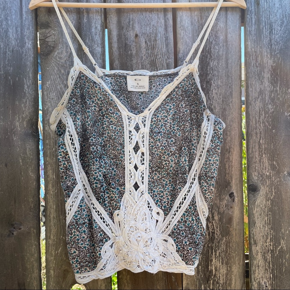 Pins and Needles flower and lace detail top, S
